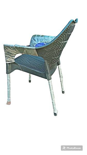 Relaxo plastic chair 17