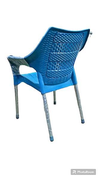 Relaxo plastic chair 17