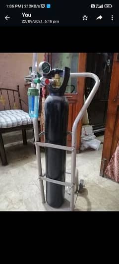 10 Litter oxygen cylinder with regulator and trolley 0