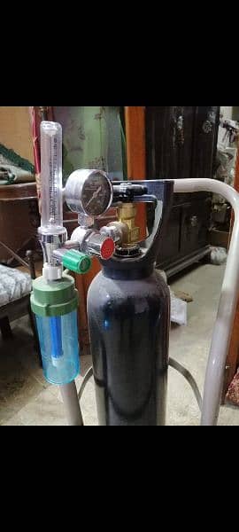 10 Litter oxygen cylinder with regulator and trolley 2