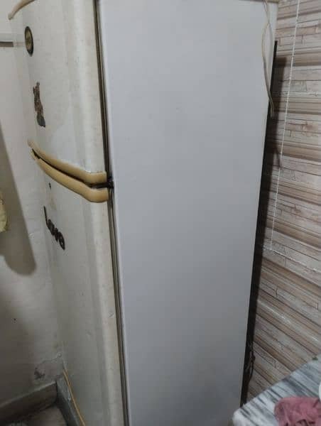 Pel refrigerator in good condition 2