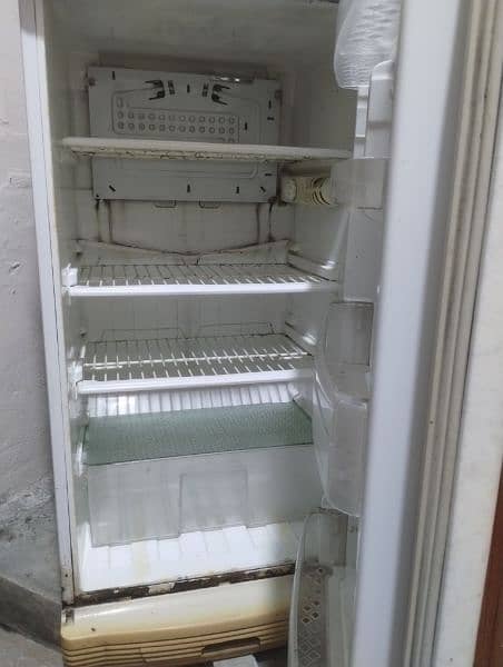 Pel refrigerator in good condition 3