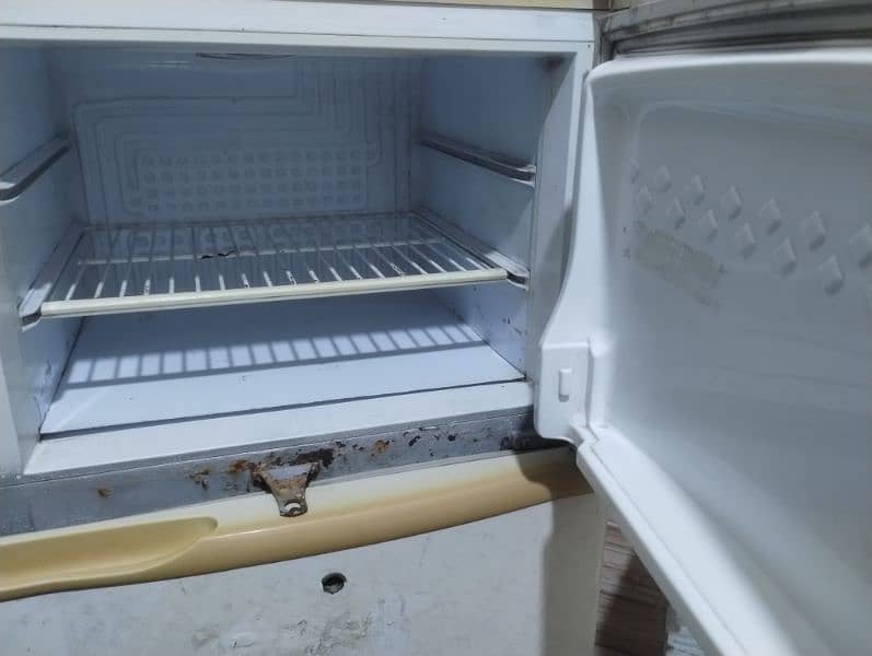 Pel refrigerator in good condition 4