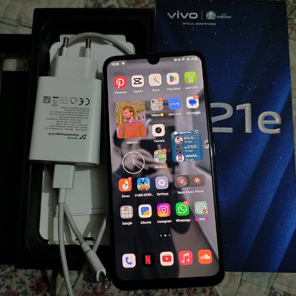 vivo v21e 8/128 with snapdragons 720g 0