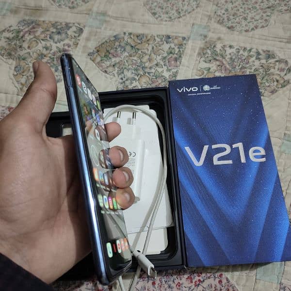 vivo v21e 8/128 with snapdragons 720g 3