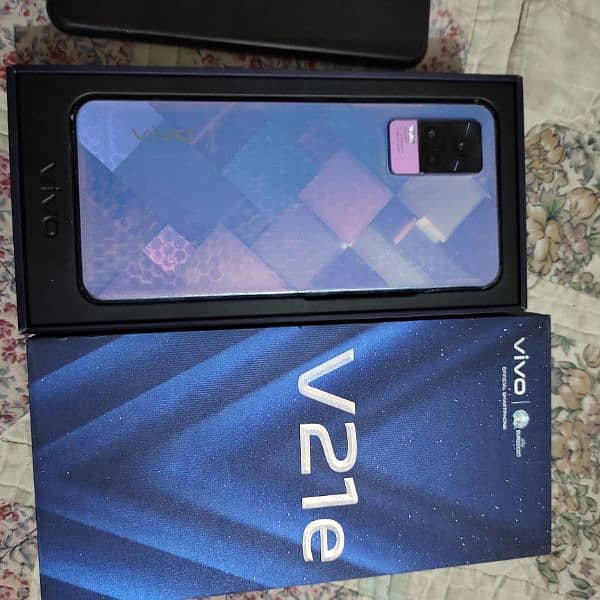 vivo v21e 8/128 with snapdragons 720g 8