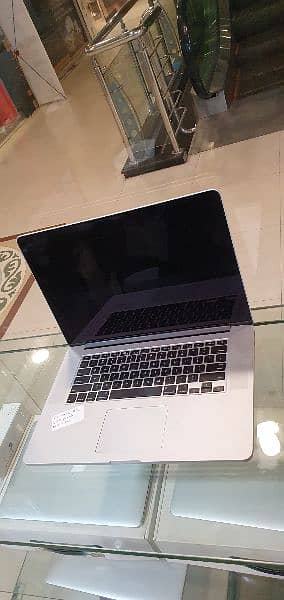 Apple Macbook Pro 2015 with graphics card 5