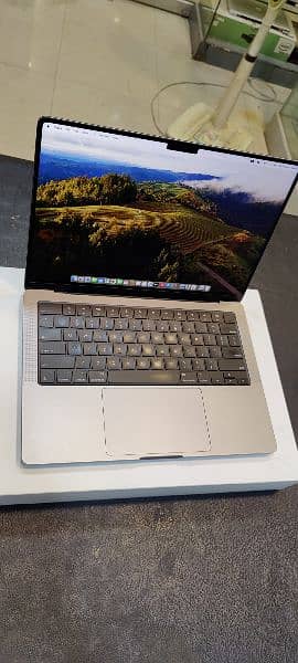 Apple MacBook M1 pro 14 inches 1