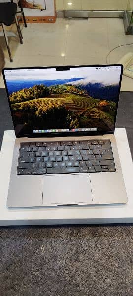 Apple MacBook M1 pro 14 inches 2