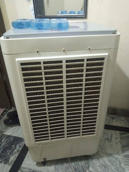 very good condition cooling best with 3 ice bottles 2