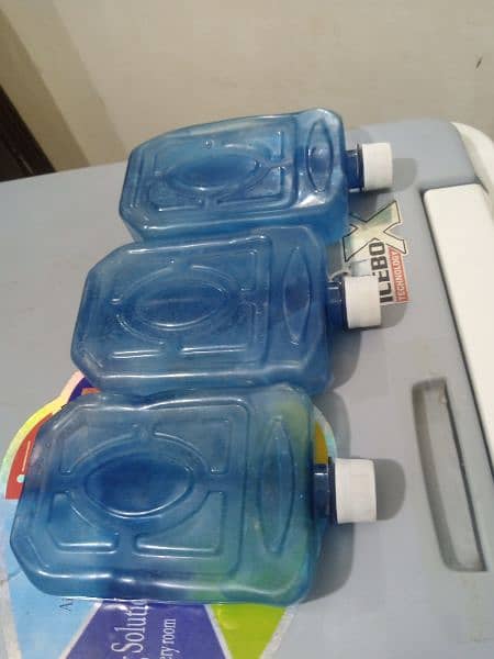 very good condition cooling best with 3 ice bottles 3