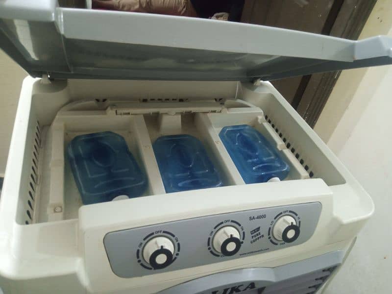 very good condition cooling best with 3 ice bottles 4