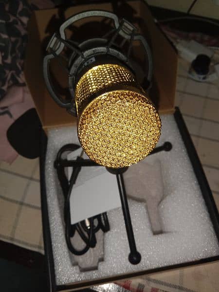 Red dragon manayo mic with free v8 sound card 2