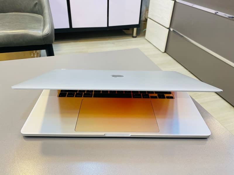 16” MacBook Pro 2019 i7 32GB/512GB 2