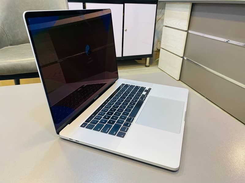 16” MacBook Pro 2019 i7 32GB/512GB 7