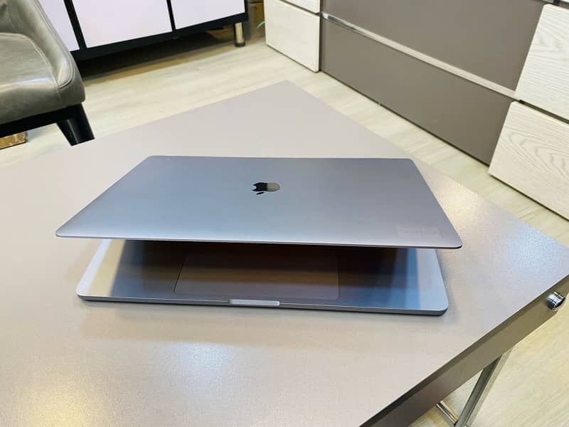 MacBook Pro 16” 2019 i7/16/512 4GB GPU 1