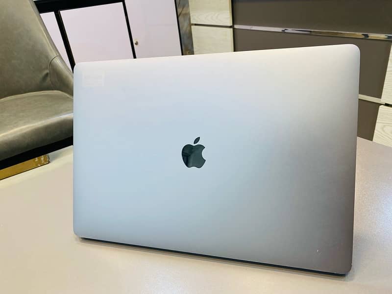 MacBook Pro 16” 2019 i7/16/512 4GB GPU 5