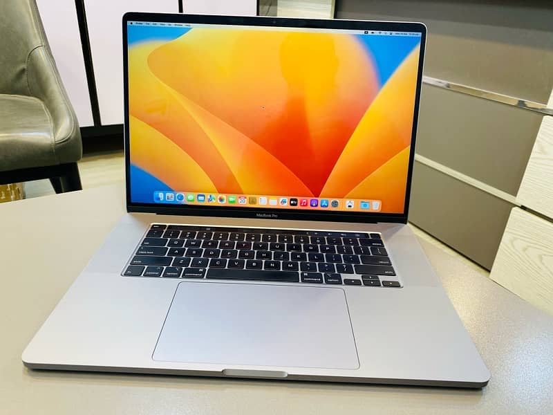 MacBook Pro 16” 2019 i7/16/512 4GB GPU 7