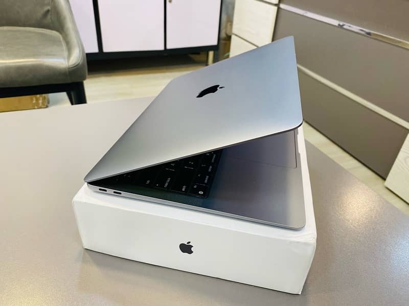 MacBook Air 13”  M1-2020  8GB/256GB 5