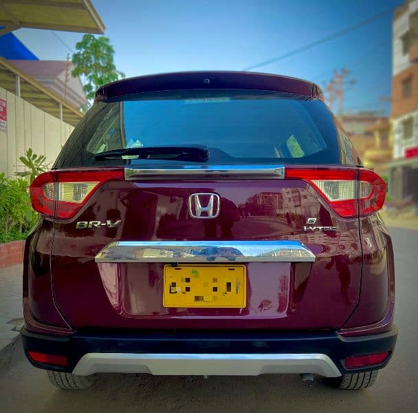 Honda Brv-S Model 2018 Red wine Color 100% Original condition. 3