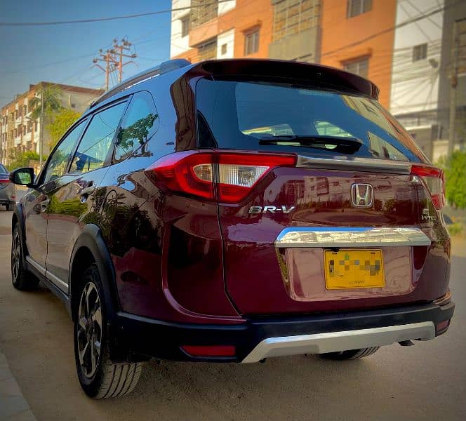 Honda Brv-S Model 2018 Red wine Color 100% Original condition. 4