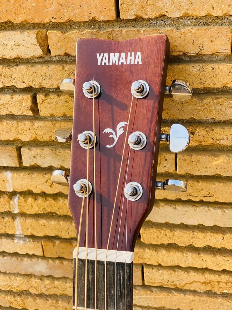 Yamaha F-600 Acoustic guitar (Made in Indonesia) 3