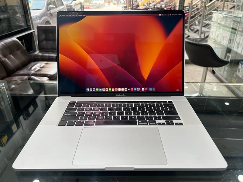Macbook Pro 2019 16inch i9 32/1TB 4GB Card CTO 1