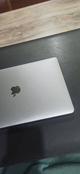Macbook pro 2017 13 inch 1