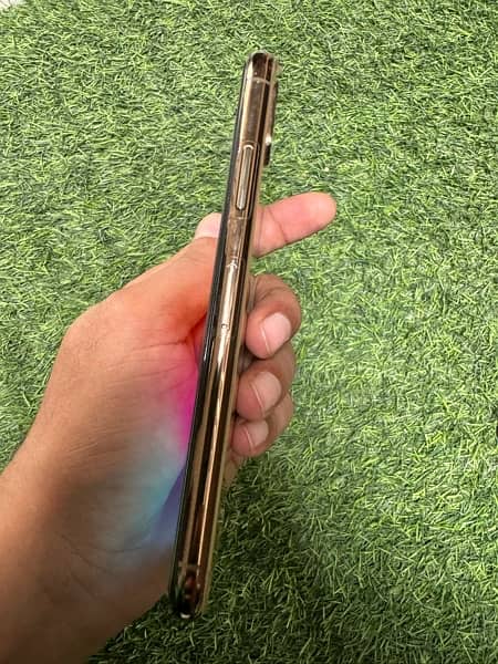 iphone XS 64GB PTA APPROVED 4