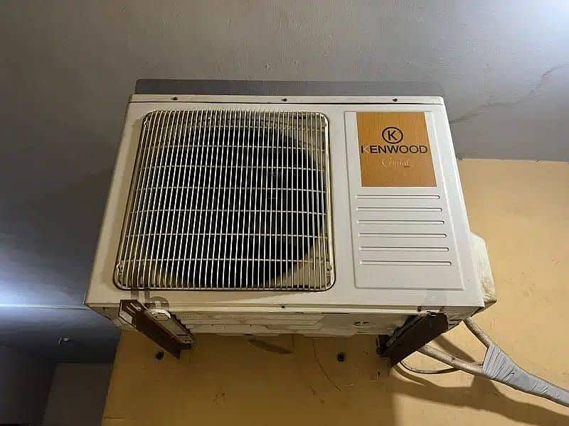 Kenwood 1.5 ton inverter AC heat and cool in genuine condition 1