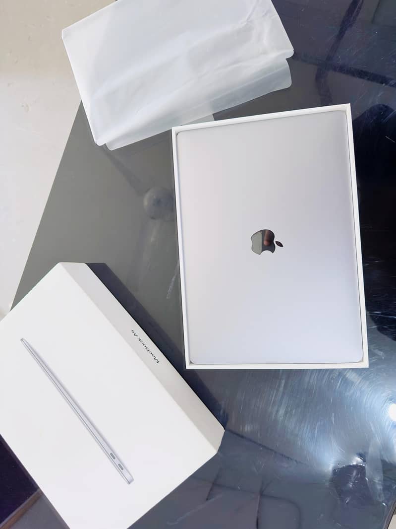 Apple Macbook Air M1 chip 2020 Space gray  8/256 1