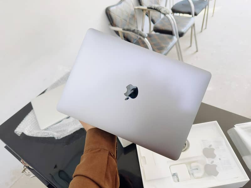 Apple Macbook Air M1 chip 2020 Space gray  8/256 2