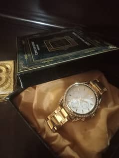 Golden Wrist watch 0