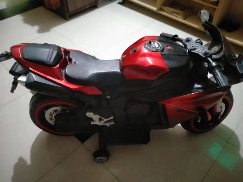 Kids electric bike. Tyer light + USB port for song. new condition 3