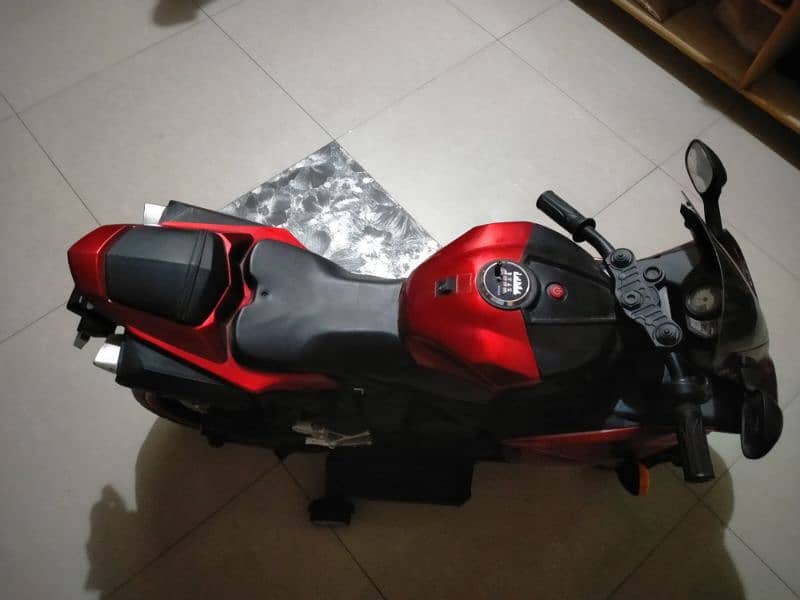 Kids electric bike. Tyer light + USB port for song. new condition 4