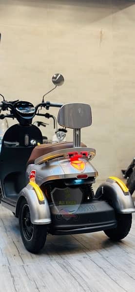 YADEA METRO A7 Three wheel 3 Scooter Scooty Electric 120 km in 1 Charg 1