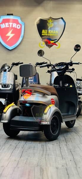YADEA METRO A7 Three wheel 3 Scooter Scooty Electric 120 km in 1 Charg 2