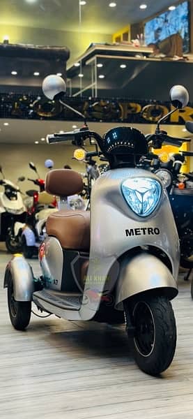 YADEA METRO A7 Three wheel 3 Scooter Scooty Electric 120 km in 1 Charg 3