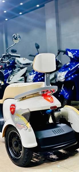 YADEA METRO A7 Three wheel 3 Scooter Scooty Electric 120 km in 1 Charg 6