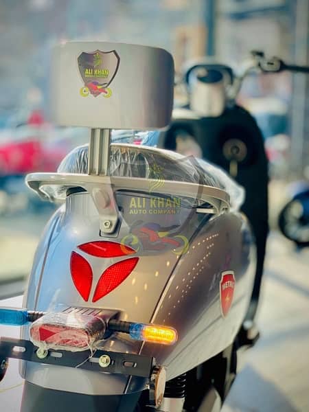 SCOOTER SCOOTY ALI KHAN AUTO COMPANY EVEE METRO YADEA RAMZA CROWN ROAD 15