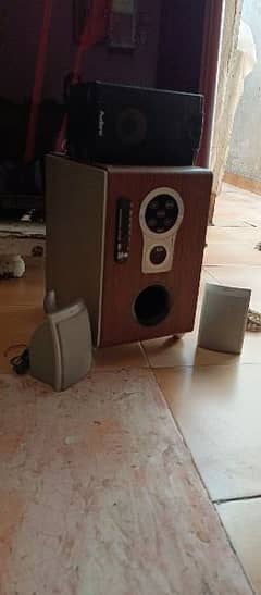 a sound system with two speakers and a center