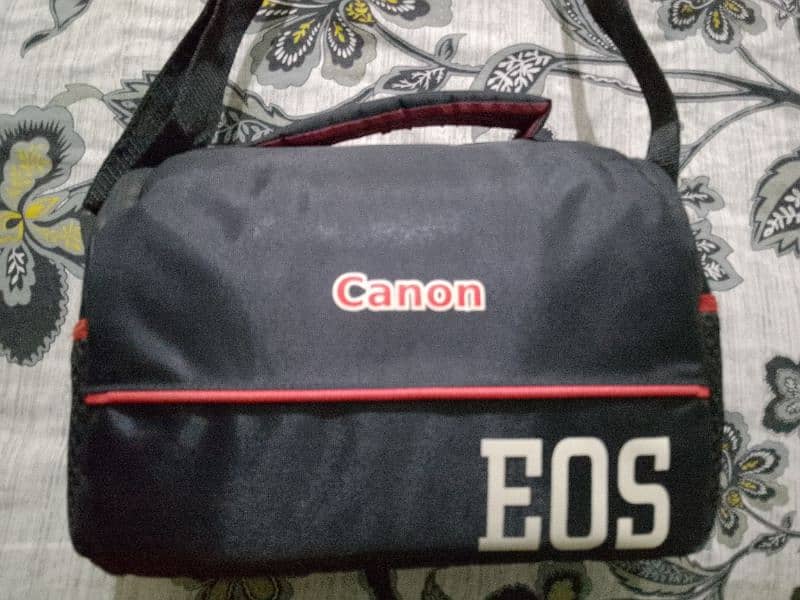 CANON EOS 3000D with EFS 18-55 mm lens + free BOYA MIC 0