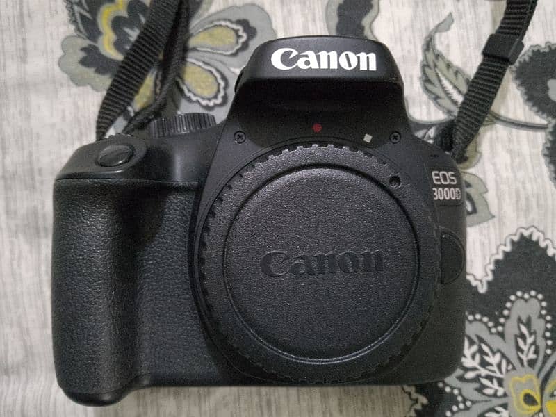 CANON EOS 3000D with EFS 18-55 mm lens + free BOYA MIC 2