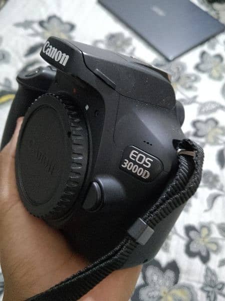 CANON EOS 3000D with EFS 18-55 mm lens + free BOYA MIC 9