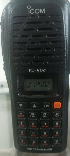 Walkei Talkei ICom IC V82 Made in Japan 1