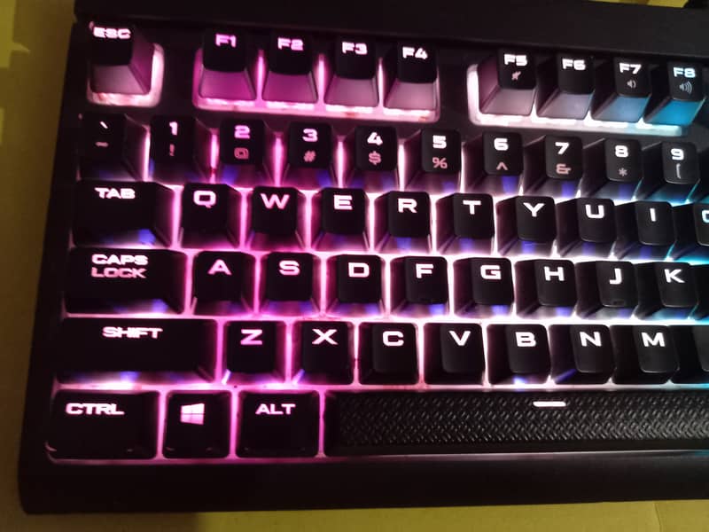Gaming Mechanical Keyboard CORSAIR STRAFE RGB (Cherry mx Silent) 2