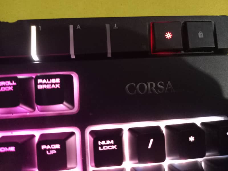 Gaming Mechanical Keyboard CORSAIR STRAFE RGB (Cherry mx Silent) 3