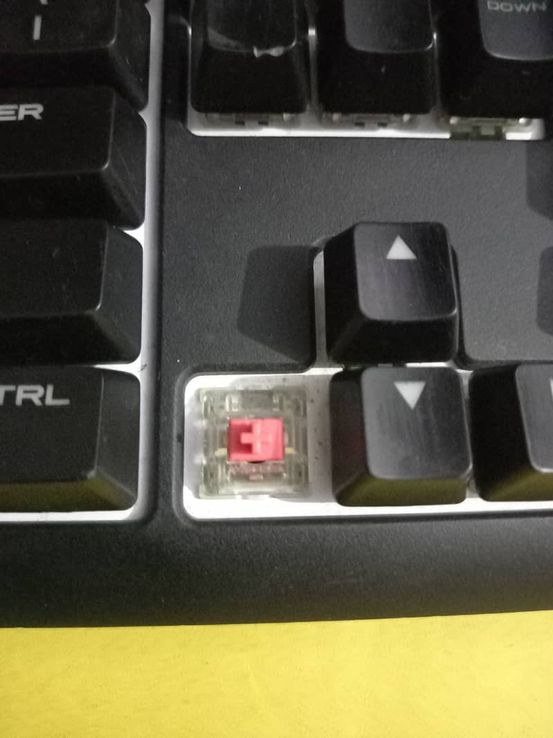 Gaming Mechanical Keyboard CORSAIR STRAFE RGB (Cherry mx Silent) 4
