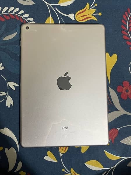 Apple ipad 6th generation for sell 8