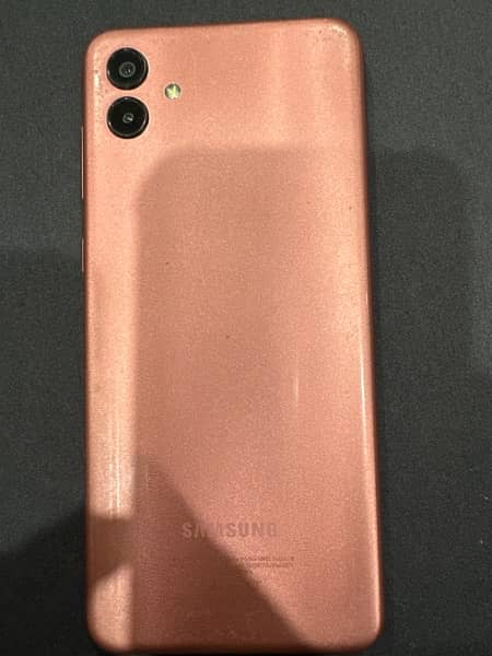 Samsung galaxy A04 ROM:64 RAM:4gb colour :copper 1